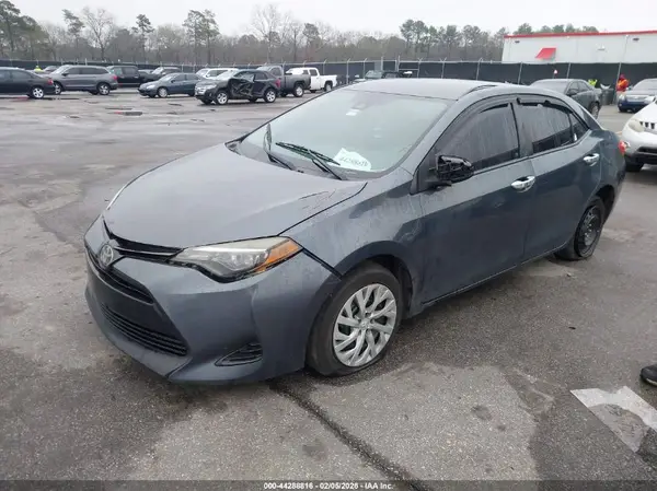 2T1BURHE1JC002400 2018 TOYOTA COROLLA - Image 2