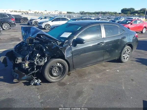 2T1BURHE1JC004096 2018 TOYOTA COROLLA - Image 2