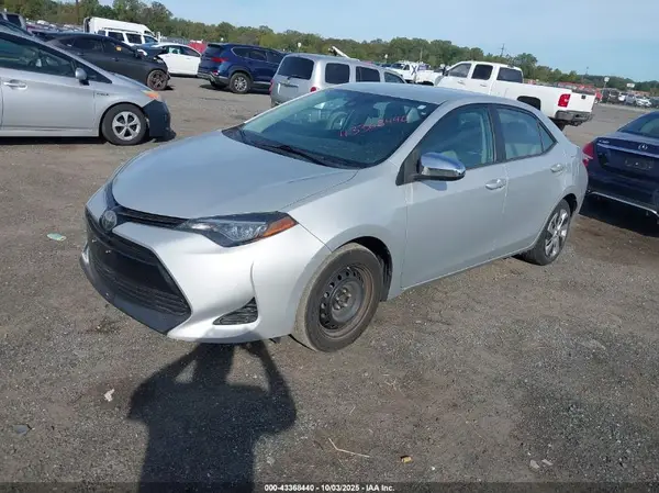 2T1BURHE1JC006091 2018 TOYOTA COROLLA - Image 2