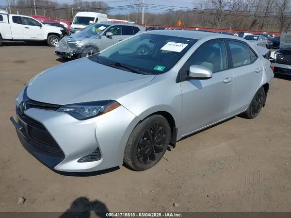 2T1BURHE1JC012263 2018 TOYOTA COROLLA - Image 2