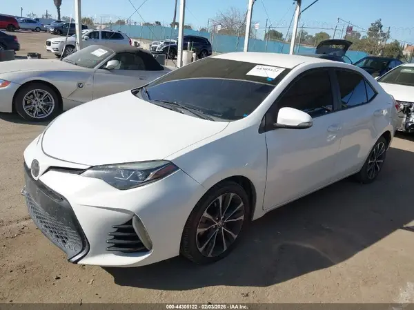 2T1BURHE1JC020251 2018 TOYOTA COROLLA - Image 2