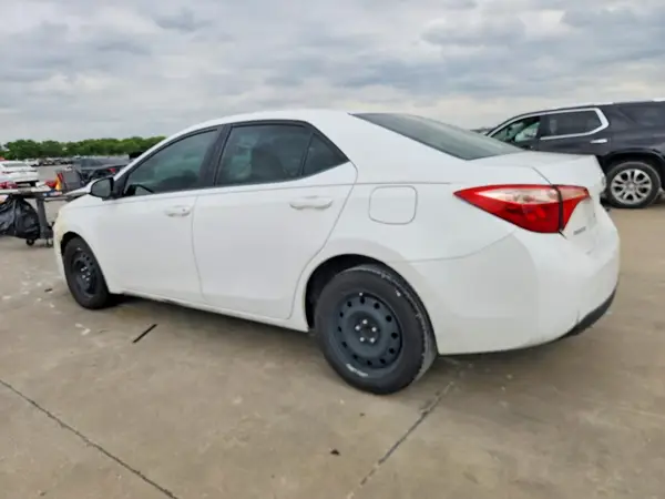 2T1BURHE1JC020413 2018 TOYOTA COROLLA - Image 2