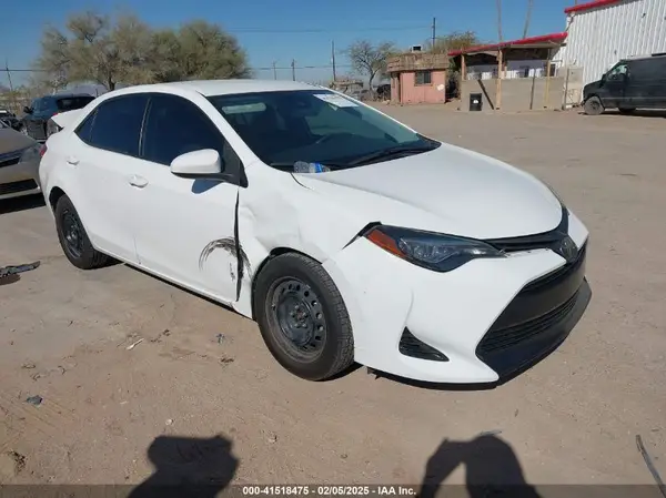 2T1BURHE1JC022341 2018 TOYOTA COROLLA - Image 1