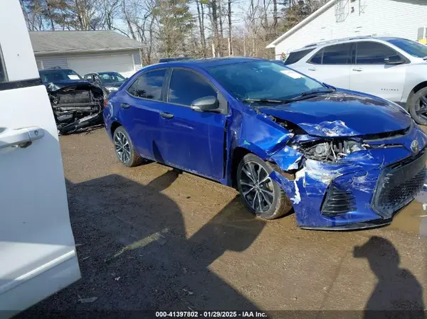 2T1BURHE1JC027412 2018 TOYOTA COROLLA - Image 1