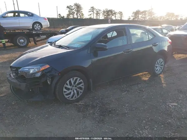 2T1BURHE1JC028124 2018 TOYOTA COROLLA - Image 2