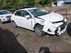 2T1BURHE1JC033873 2018 TOYOTA COROLLA