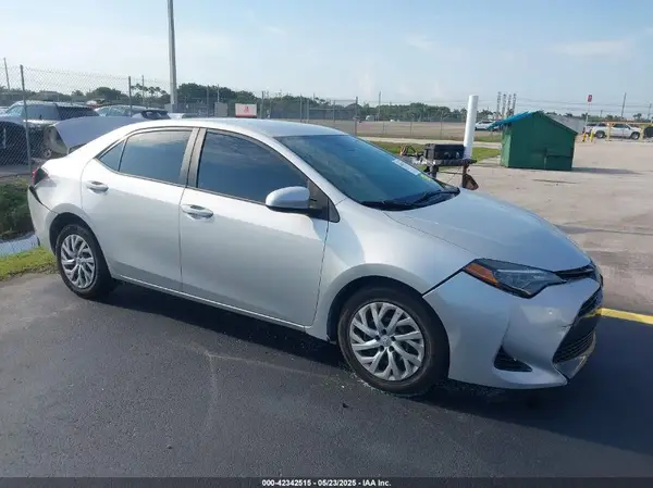 2T1BURHE1JC049409 2018 TOYOTA COROLLA - Image 1