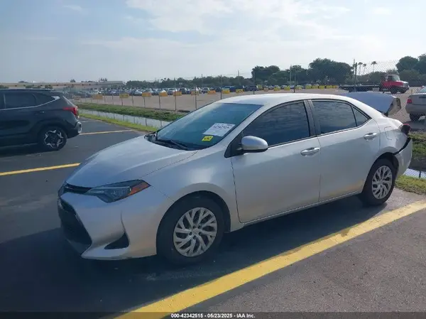 2T1BURHE1JC049409 2018 TOYOTA COROLLA - Image 2