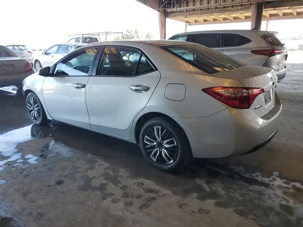 2T1BURHE1JC050060 2018 TOYOTA COROLLA - Image 2