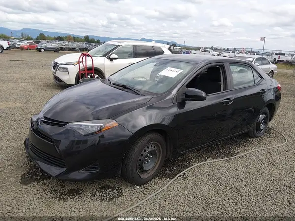 2T1BURHE1JC062144 2018 TOYOTA COROLLA - Image 2