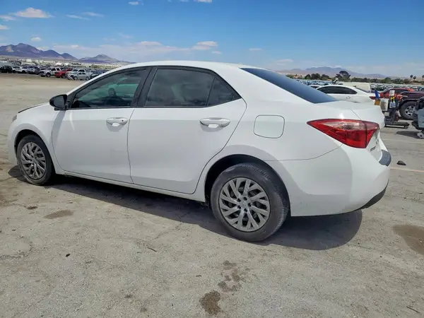 2T1BURHE1JC063424 2018 TOYOTA COROLLA - Image 2