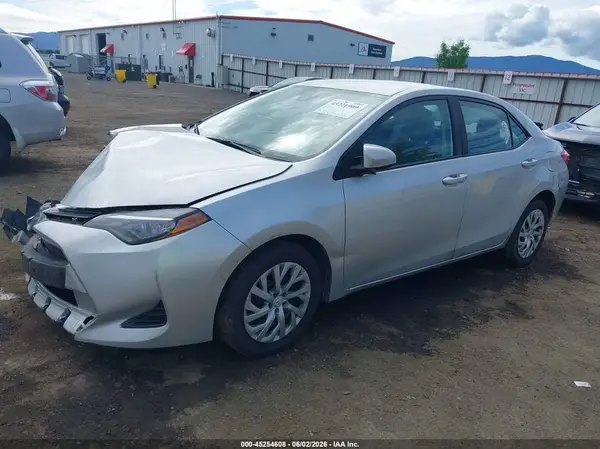 2T1BURHE1JC083611 2018 TOYOTA COROLLA - Image 2