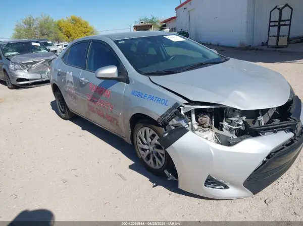 2T1BURHE1JC097976 2018 TOYOTA COROLLA - Image 1