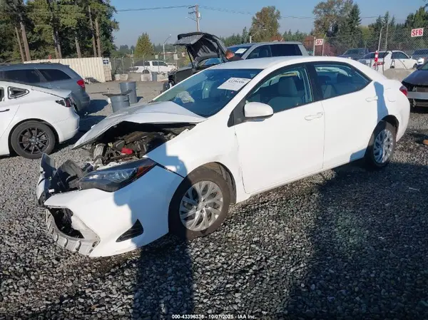 2T1BURHE1JC104490 2018 TOYOTA COROLLA - Image 2
