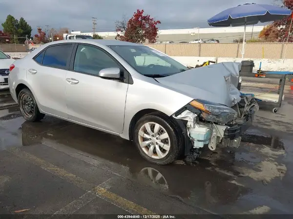 2T1BURHE1JC122567 2018 TOYOTA COROLLA - Image 1