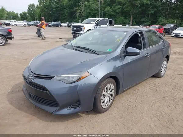 2T1BURHE1JC974255 2018 TOYOTA COROLLA - Image 2
