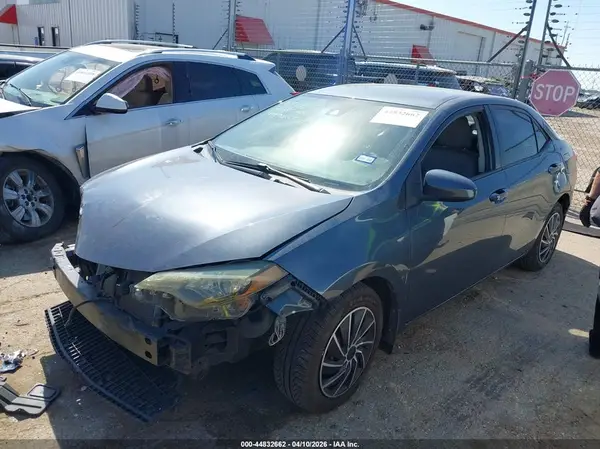 2T1BURHE1JC977012 2018 TOYOTA COROLLA - Image 2