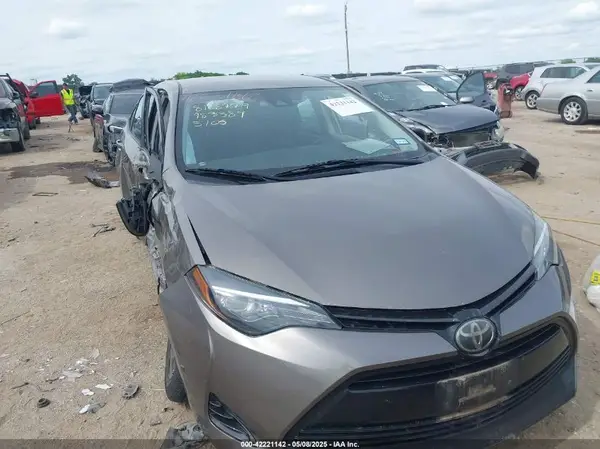 2T1BURHE1JC983389 2018 TOYOTA COROLLA - Image 1