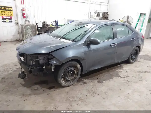 2T1BURHE1JC988463 2018 TOYOTA COROLLA - Image 2