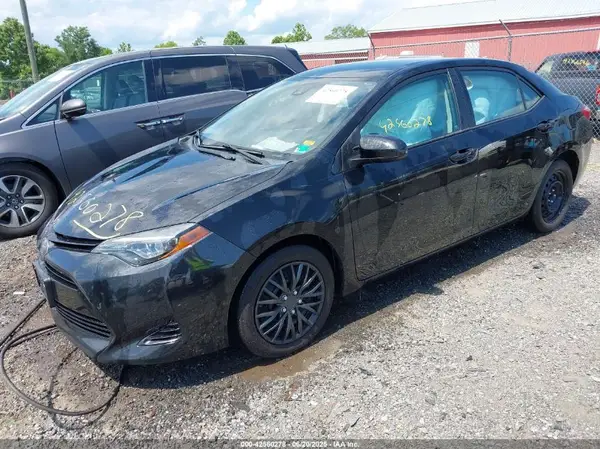 2T1BURHE1JC989743 2018 TOYOTA COROLLA - Image 2