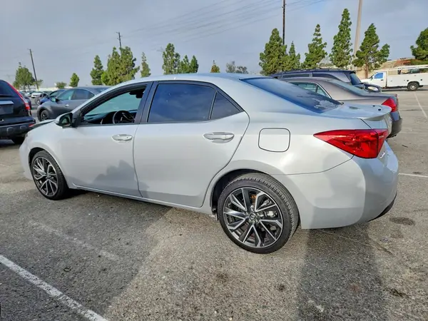 2T1BURHE1JC996790 2018 TOYOTA COROLLA - Image 2