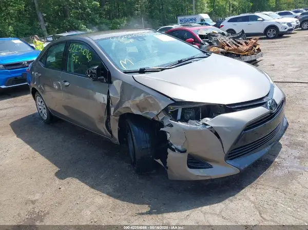 2T1BURHE1KC171012 2019 TOYOTA COROLLA - Image 1