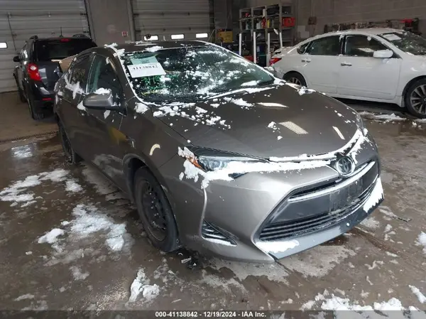 2T1BURHE1KC171494 2019 TOYOTA COROLLA - Image 1