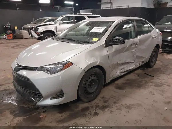 2T1BURHE1KC242001 2019 TOYOTA COROLLA - Image 2