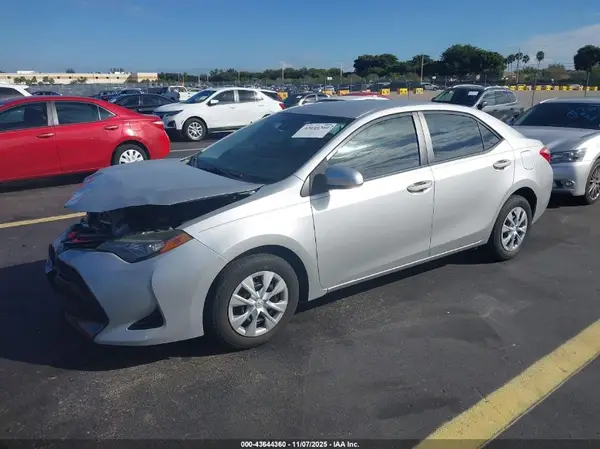 2T1BURHE2HC775418 2017 TOYOTA COROLLA - Image 2