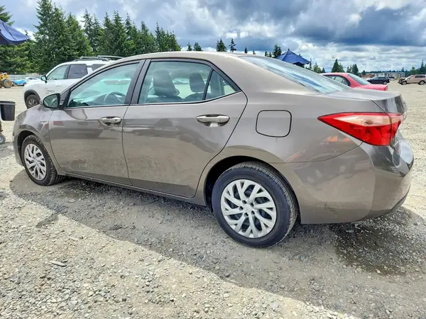 2T1BURHE2HC843040 2017 TOYOTA COROLLA - Image 2