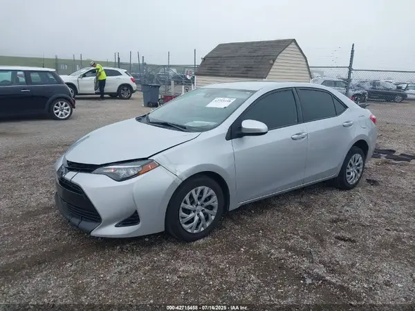 2T1BURHE2HC850327 2017 TOYOTA COROLLA - Image 2