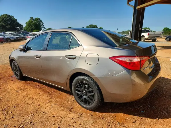 2T1BURHE2JC000655 2018 TOYOTA COROLLA - Image 2