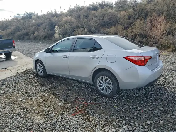 2T1BURHE2JC007363 2018 TOYOTA COROLLA - Image 2