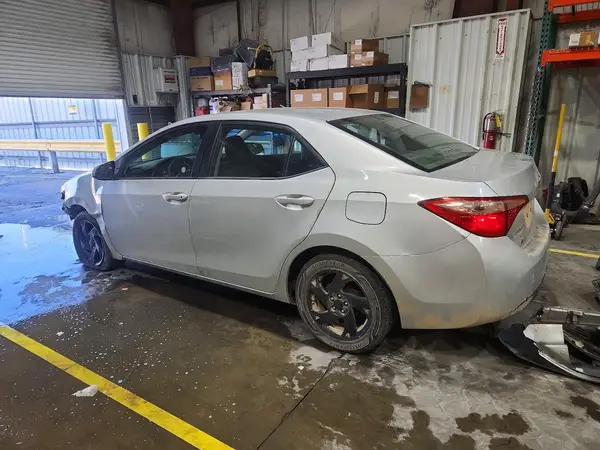 2T1BURHE2JC009100 2018 TOYOTA COROLLA - Image 2