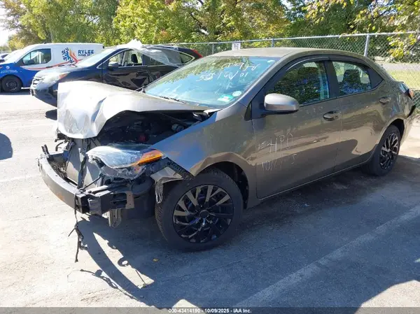 2T1BURHE2JC010649 2018 TOYOTA COROLLA - Image 2