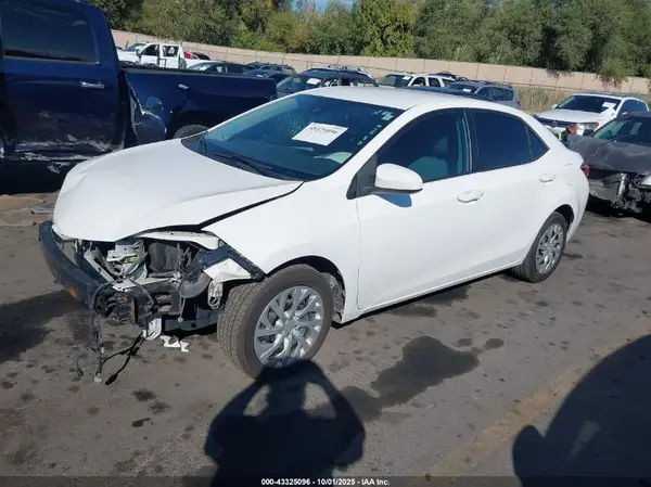 2T1BURHE2JC021523 2018 TOYOTA COROLLA - Image 2