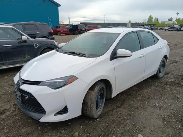 2T1BURHE2JC038404 2018 TOYOTA COROLLA - Image 1