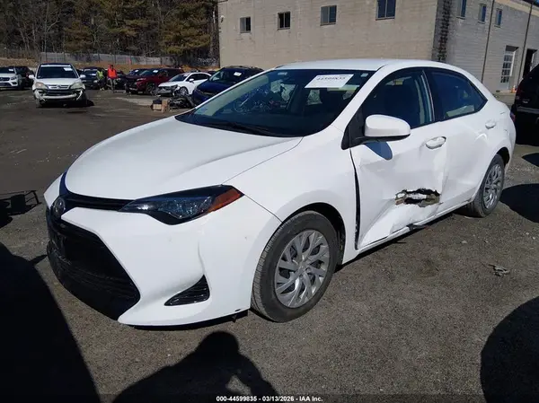 2T1BURHE2JC054621 2018 TOYOTA COROLLA - Image 2