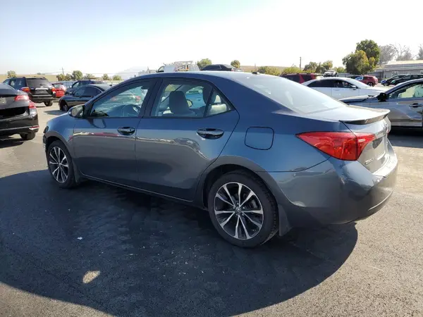 2T1BURHE2JC055882 2018 TOYOTA COROLLA - Image 2