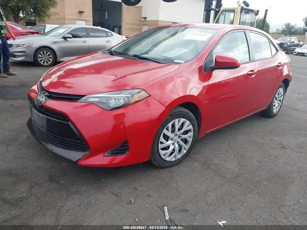 2T1BURHE2JC056157 2018 TOYOTA COROLLA - Image 2