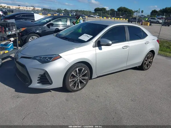 2T1BURHE2JC058619 2018 TOYOTA COROLLA - Image 2