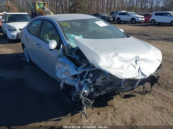 2T1BURHE2JC058913 2018 TOYOTA COROLLA - Image 1