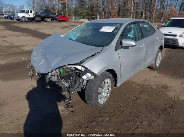 2T1BURHE2JC058913 2018 TOYOTA COROLLA - Image 2