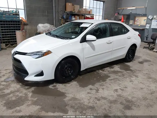 2T1BURHE2JC061598 2018 TOYOTA COROLLA - Image 2