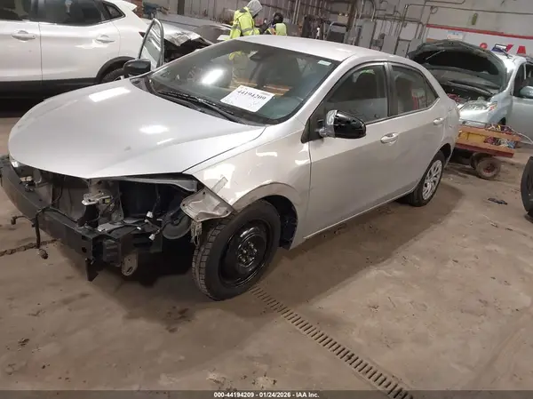 2T1BURHE2JC062282 2018 TOYOTA COROLLA - Image 2