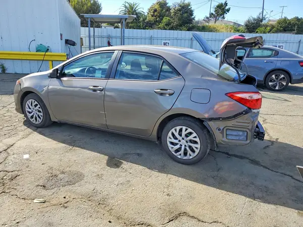 2T1BURHE2JC067398 2018 TOYOTA COROLLA - Image 2