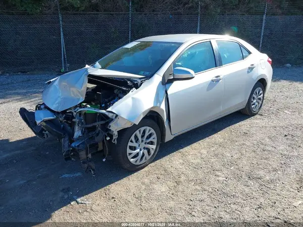 2T1BURHE2JC067806 2018 TOYOTA COROLLA - Image 2