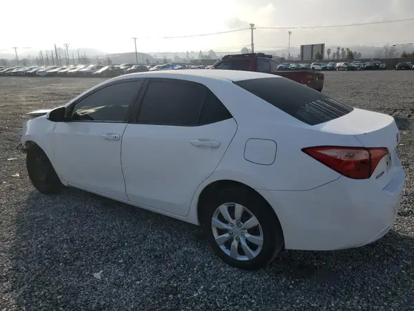 2T1BURHE2JC070060 2018 TOYOTA COROLLA - Image 2