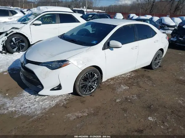 2T1BURHE2JC070365 2018 TOYOTA COROLLA - Image 2