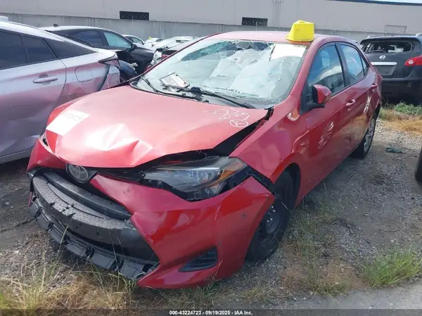 2T1BURHE2JC070396 2018 TOYOTA COROLLA - Image 2